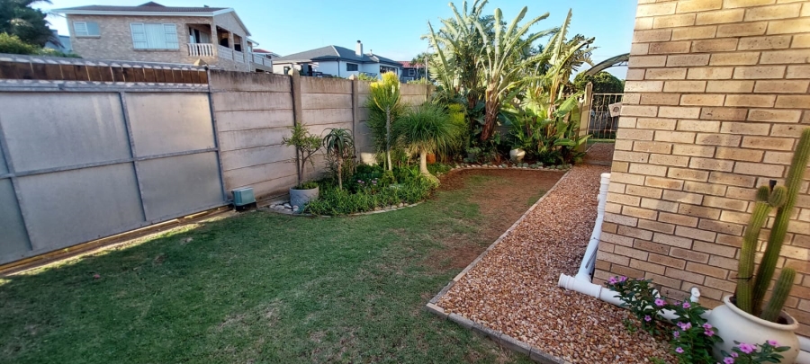 5 Bedroom Property for Sale in Wavecrest Eastern Cape